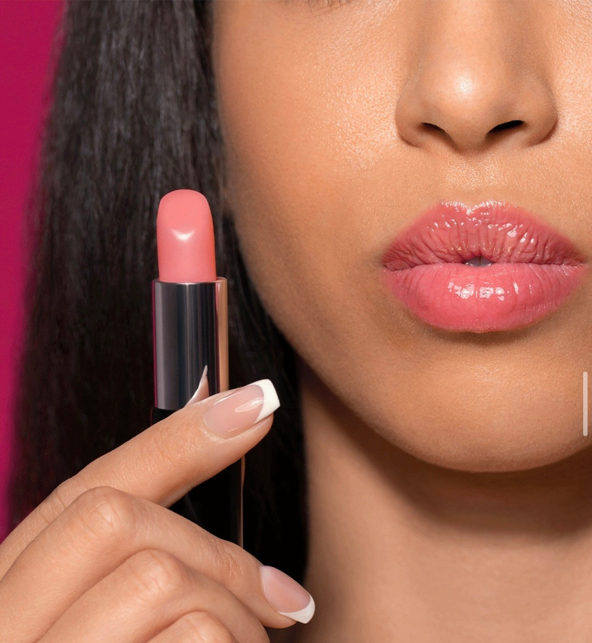 Hydraterende lippenbalsem met zachte glitter roze tint voor een subtiele glans en verzorging